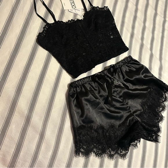 Elegant Black Lace Satin Lingerie Pajama Set Small - Picture 5 of 9